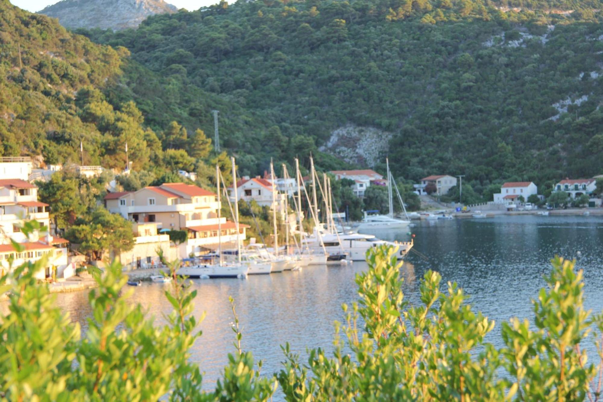 Accommodation Triton Lastovo Esterno foto